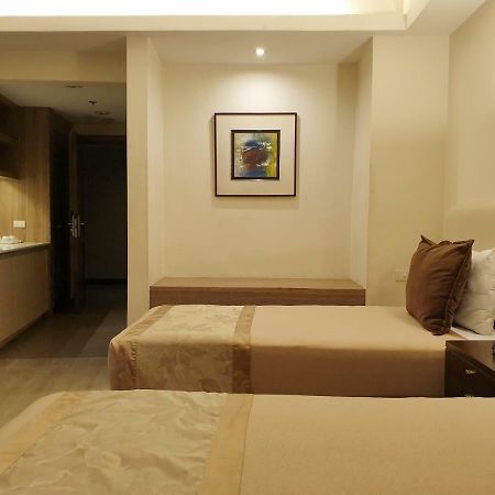 Imperial Palace Suites Quezon City Exterior foto