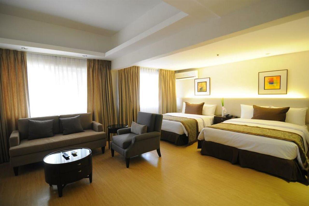 Imperial Palace Suites Quezon City Exterior foto