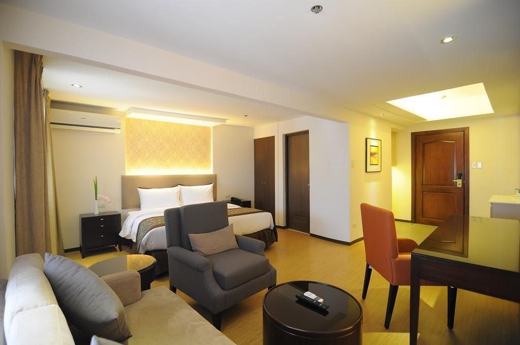 Imperial Palace Suites Quezon City Exterior foto