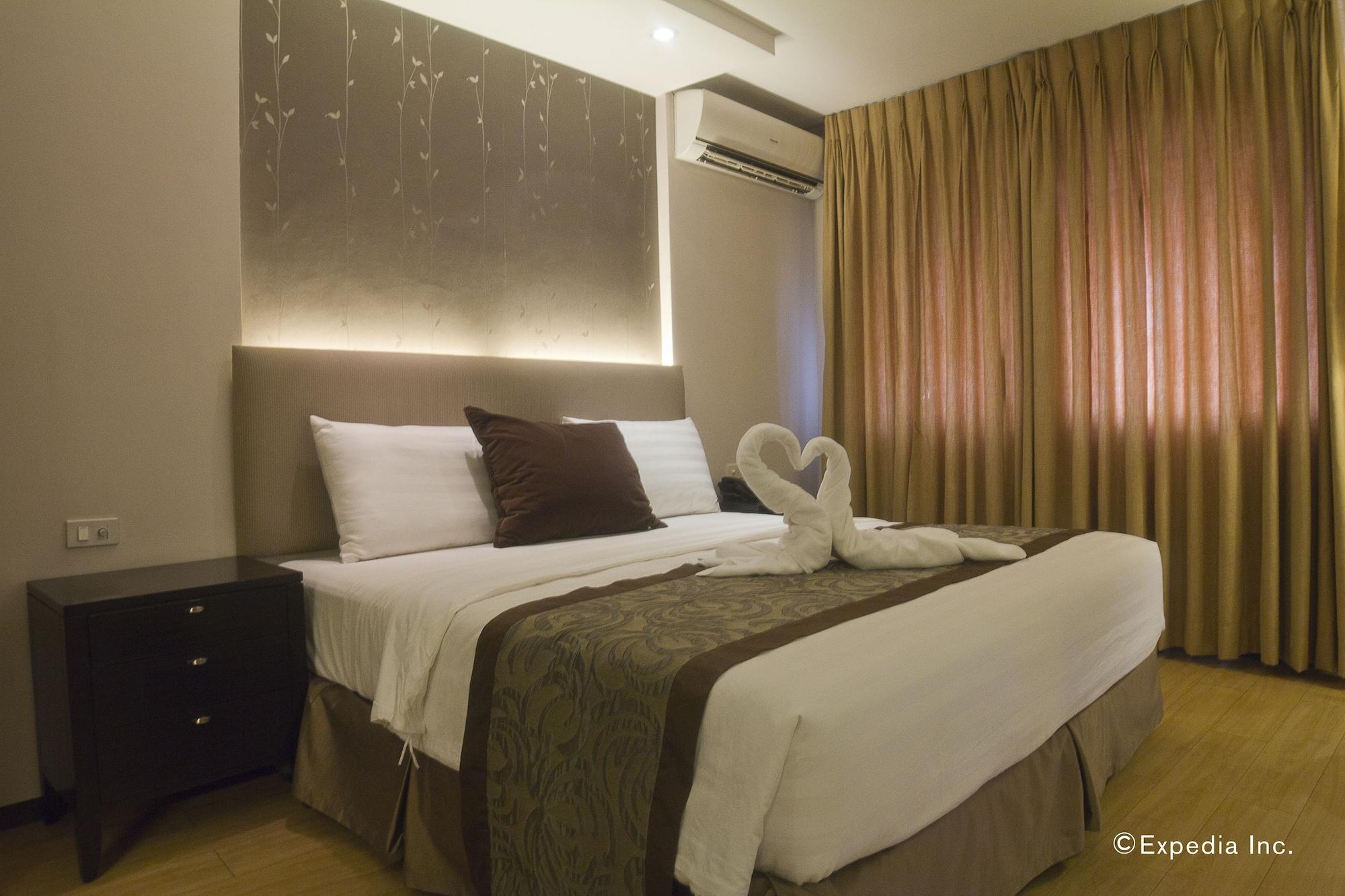Imperial Palace Suites Quezon City Exterior foto